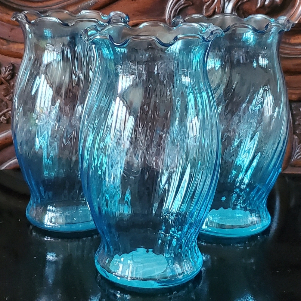 6 5/8" Blue Optic Ribbed Ruffled Rim Glass Vase EUC by Indiana Glass - Picture 9 of 10